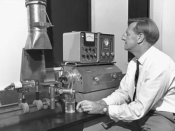 Sir Alan Walsh, 1916-1998 (Image: CSIRO)